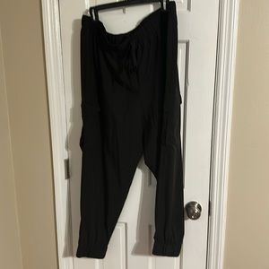 Black 2X Joggers with cargo style pockets